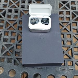 COPY - Master and Dynamic MW07 plus wireless earb…